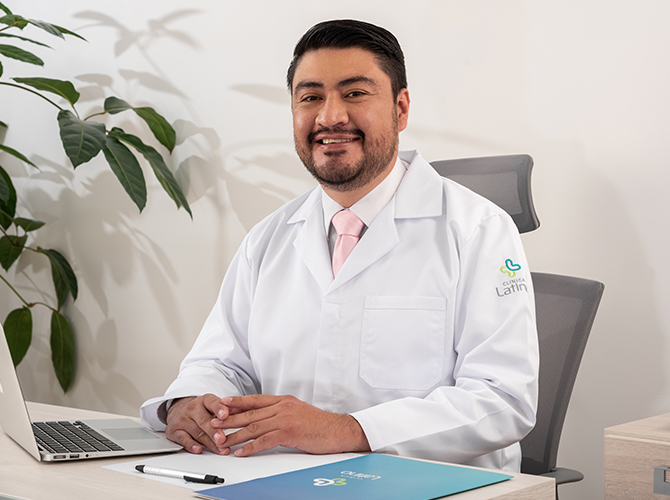 Dr. Walter Segovia — Cardiología en Clínica Latino