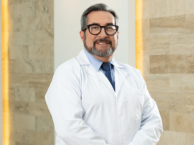 Dr. Eduardo López Astudillo — Cirugía Pediátrica en Clínica Latino
