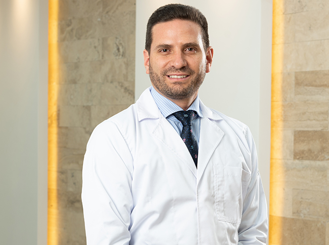 Dr. Marco Carrión Monsalve — Traumatología en Clínica Latino