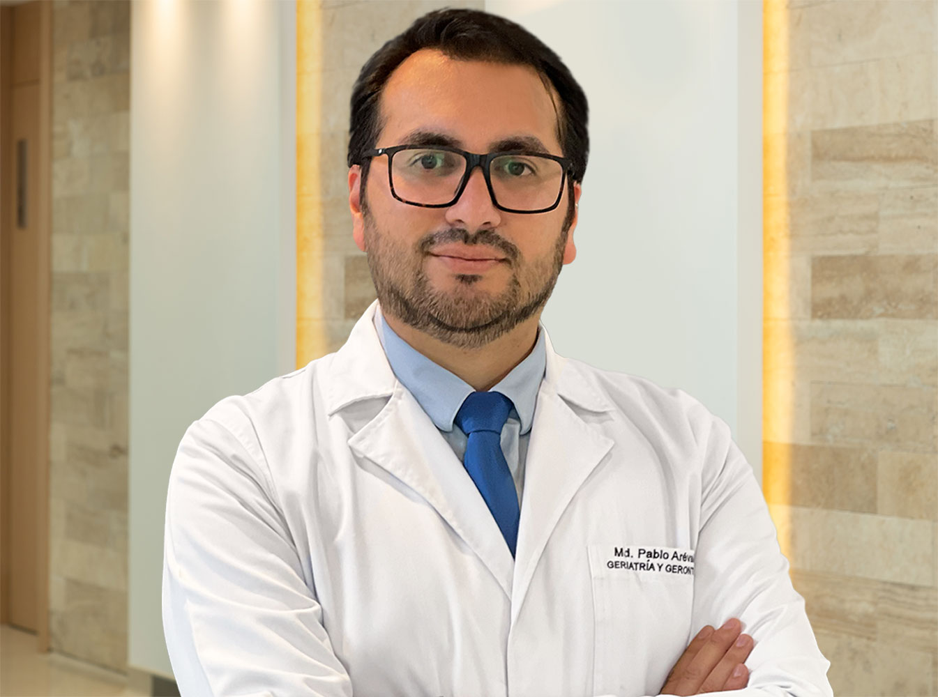 Dr. Pablo Arévalo Espinoza — Geriatría en Clínica Latino